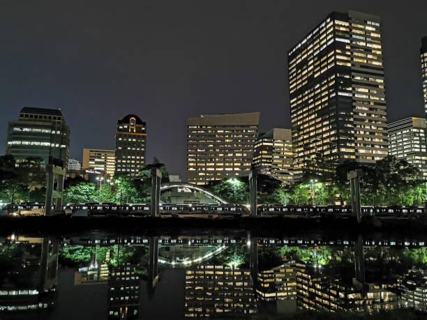 istock Night view of buildings on marginal and river pinheiros 1300064458