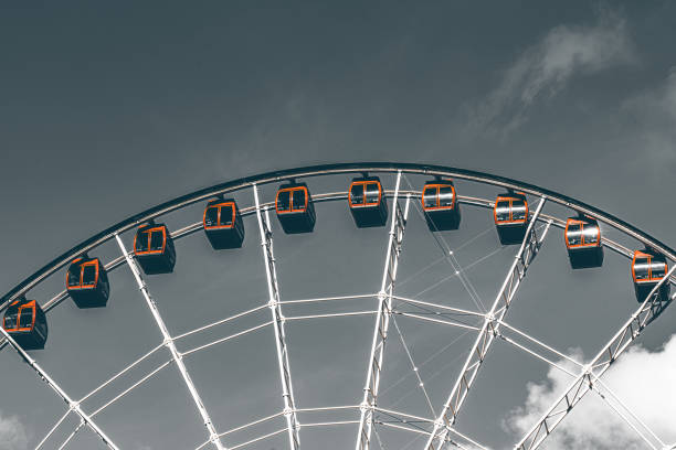 koło obserwacyjne hongkongu - carnival spinning built structure frame zdjęcia i obrazy z banku zdjęć