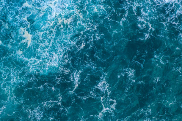 surface de l'océan atlantique - motif en vagues photos photos et images de collection