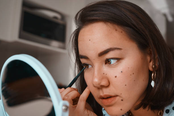 A bit of liner goes a long way Shot of a beautiful young woman applying eyeliner during her beauty routine at home eyeliner stock pictures, royalty-free photos & images