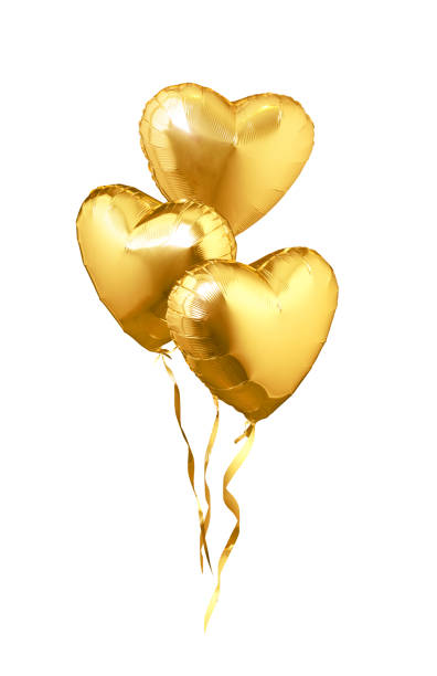 fliegende goldene herz geformte luftballons. isoliert auf weißem hintergrund - heart balloon stock-fotos und bilder