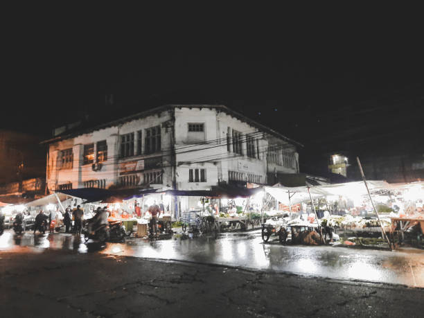 istock Night Marketplace 1300235015