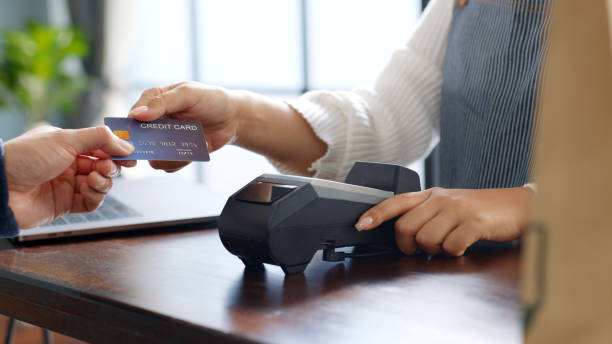 istock Customer using credit card for payment to owner at cafe restaurant, cashless technology and credit card payment concept 1300236780