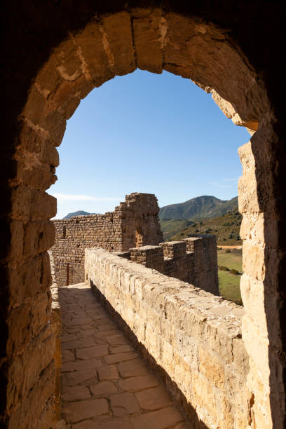 beacon and defensive wall, castle of loarre, huesca, spain. - feudalism imagens e fotografias de stock