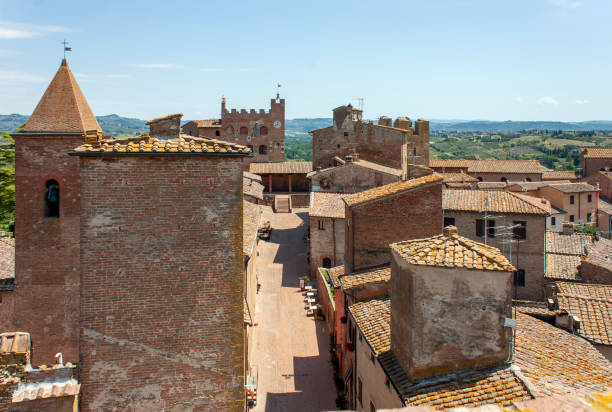 panorama of certaldo, a town of tuscany, in the middle of valdelsa, near florence. - giovanni boccaccio imagens e fotografias de stock