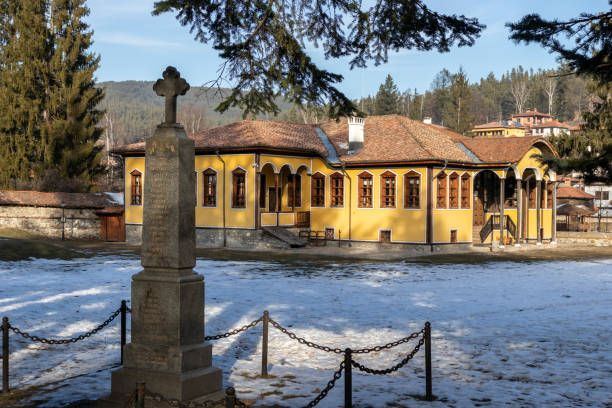 Street and old houses in historical town of Koprivshtitsa, Bulgaria Koprivshtitsa, Bulgaria - January 25, 2020: Typical Street and old houses in historical town of Koprivshtitsa, Sofia Region, Bulgaria bulgarian culture bulgaria bridge river stock pictures, royalty-free photos & images