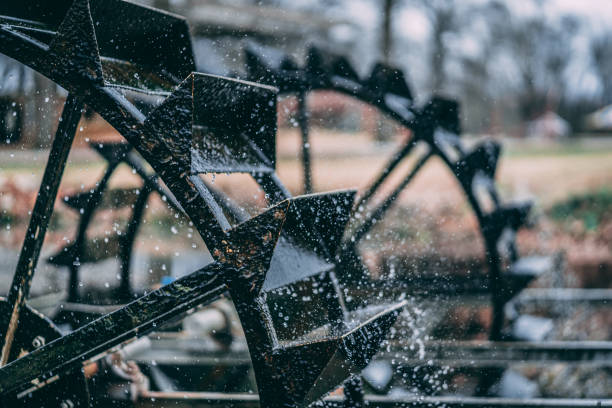 close up of water mill spinning - run of the mill imagens e fotografias de stock