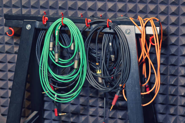 rack wires for equipment and microphones in a recording studio - recording studio sound recording equipment record interconnect imagens e fotografias de stock