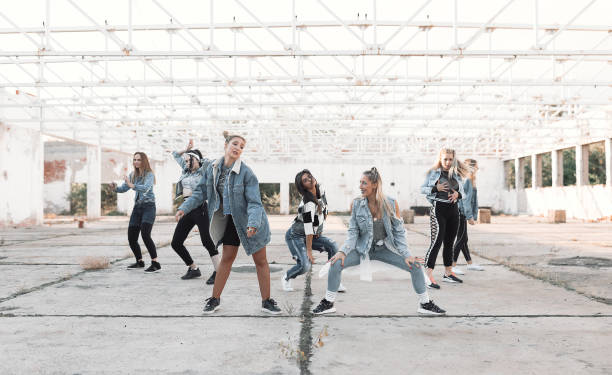 Modern dancers Group of young woman dancing modern hip hop/dance choreography outdoors dance troupe stock pictures, royalty-free photos & images