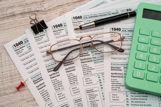 istock 1040 individual tax form 1300454739