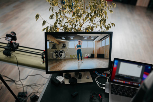 istock Instructing her online audience about building a firm and fit body 1300472893