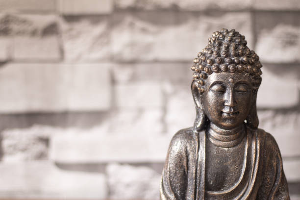 Buddha head in bronze, horizontal with stone background Bronze Buddha, horizontal photography with stone background chan buddhism photos stock pictures, royalty-free photos & images