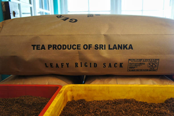 スリランカの茶の箱と梱包 - scented bag drink box ストックフォトと画像