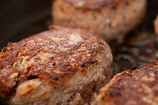 Closeup image of perfectly cooked homemade hamburgs in a frying pan, home cooking, closeup image, Japan.