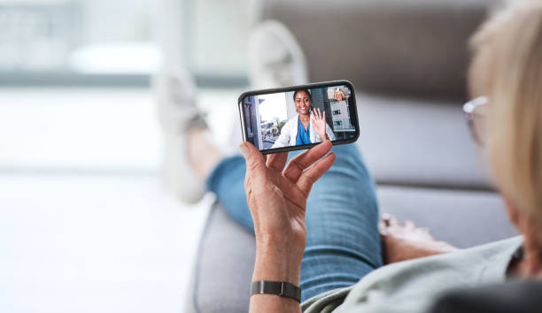 the most comfiest consultation ever - doctor patient greeting talking imagens e fotografias de stock