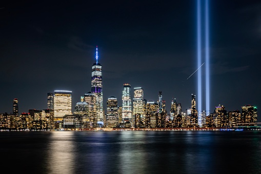 Luces de la ciudad en el centro de Manhattan photo