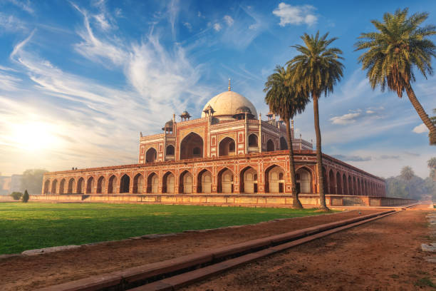 humayun's tomb in india, a famous unesco object in new delhi - new delhi horizontal photography color image imagens e fotografias de stock