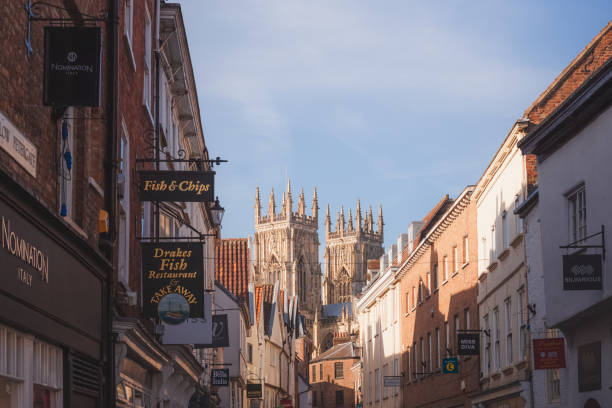 petergate - cattedrale di york foto e immagini stock