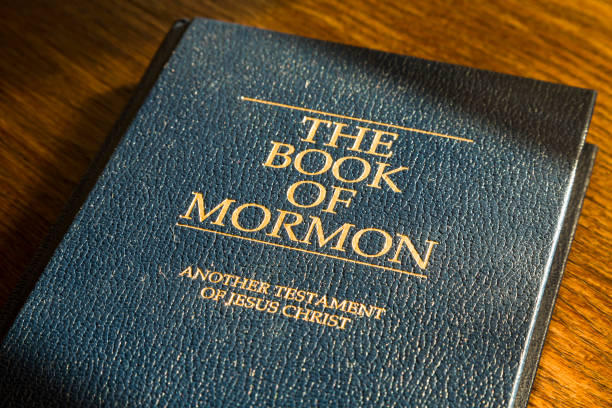 das buch mormon, bibel der heiligen der letzten tage - mormonenkirche stock-fotos und bilder