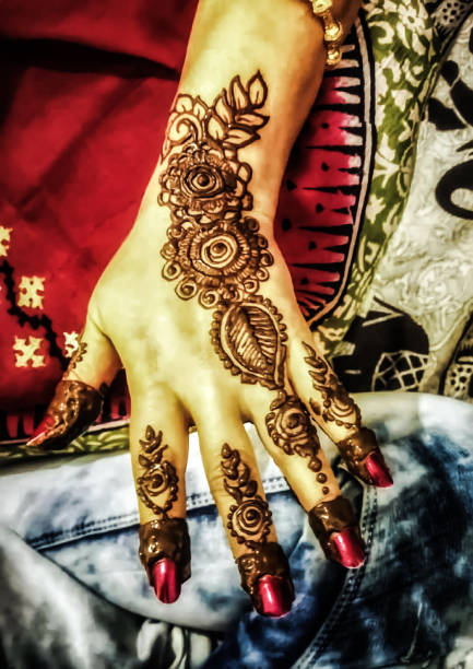 istock Mehndi Hindu body art.. 1300708882