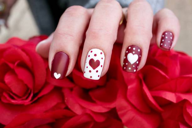 nail art design di san valentino - nail salon fingernail manicure design foto e immagini stock