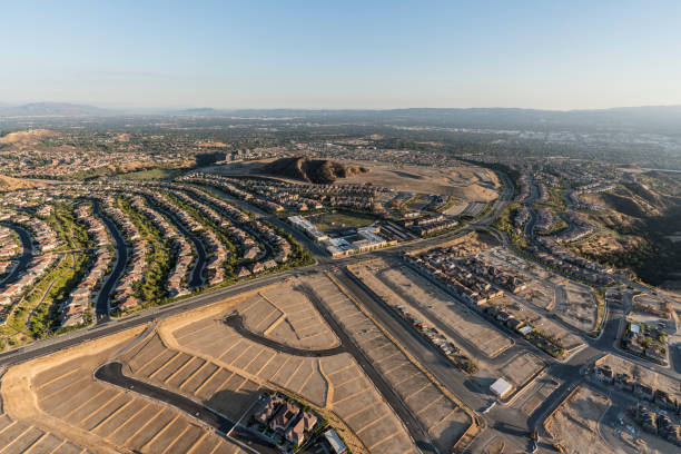 expansion de la vue aérienne de los angeles - northridge photos et images de collection