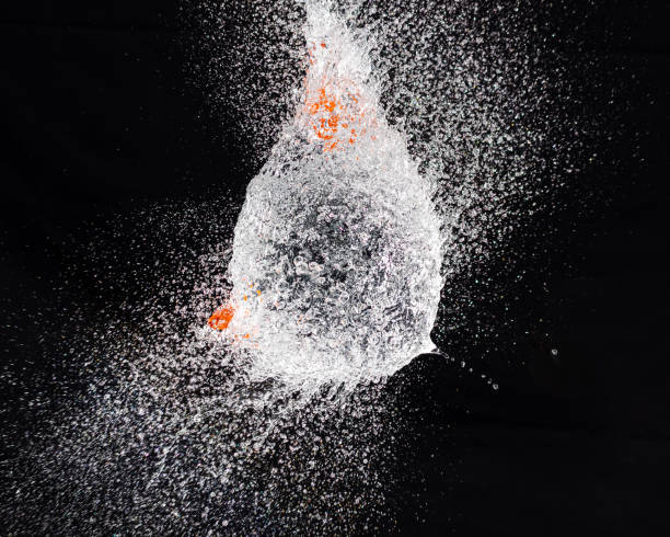 Omzet basketbal Mos 280+ Water Balloon Explode Stock Photos, Pictures & Royalty-Free Images -  iStock | Water splash, Drop of honey, Waterfall