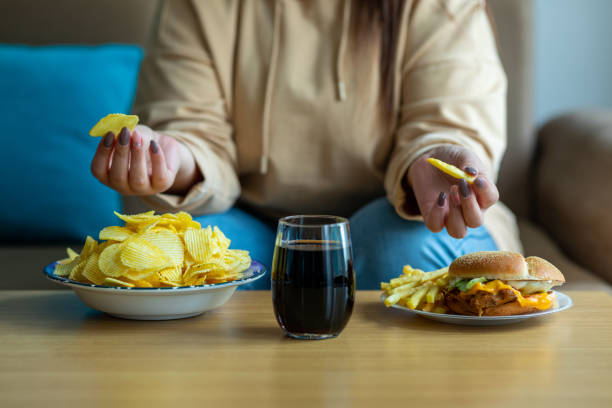 ready for junk food - burger hamburger large food imagens e fotografias de stock