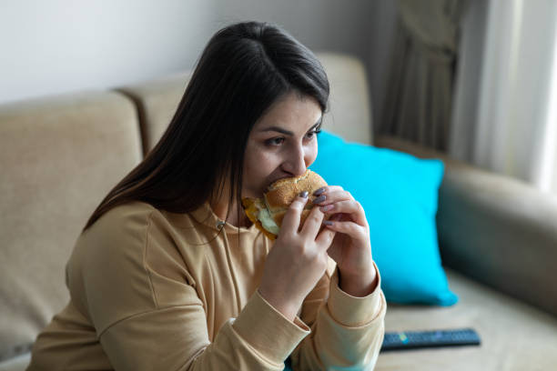 istock Eating burgers at home 1300798287