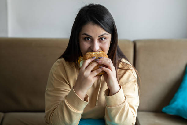 istock Eating burgers at home 1300798358