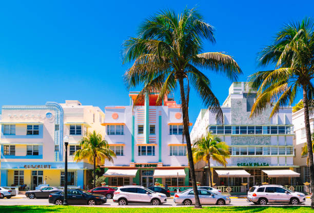 miami beach, ocean drive zabytkowa dzielnica - art deco art deco district miami florida south beach zdjęcia i obrazy z banku zdjęć