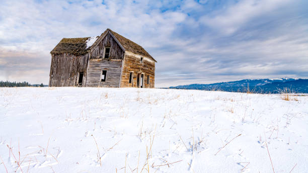 istock Little House on the prairie during winter 1300857294