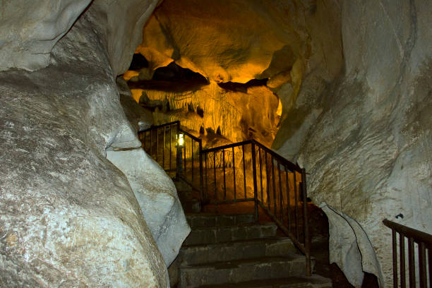 caverna dupnisa - kirklareli - fotografias e filmes do acervo