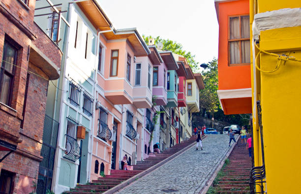calles balat de estambul - staircase steps istanbul turkey fotografías e imágenes de stock