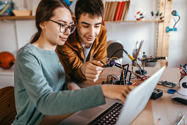 istock Teenagers in STEM 1300884470
