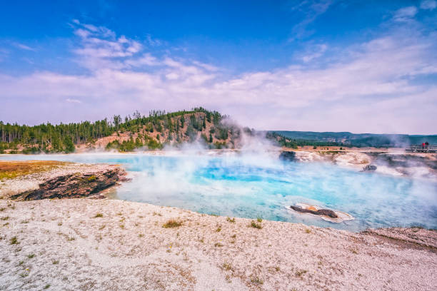 イエローストーン国立公園 - ワイオミング州 - アメリカ、夏(2018年8月) - yellowstone national park hat blue lake ストックフォトと画像