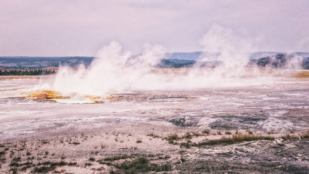 イエローストーン国立公園 - ワイオミング州 - アメリカ、夏(2018年8月) - yellowstone national park hat blue lake ストックフォトと画像