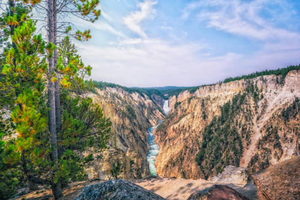 イエローストーン国立公園 - ワイオミング州 - アメリカ、夏(2018年8月) - yellowstone national park hat blue lake ストックフォトと画像