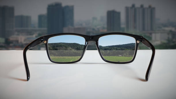 Abstract illustrations reflecting the vision of leaders and sustainable development between the growth of urban society and the environment.By reflecting of the natural image through the lens of glasses that look at the big city. ilustraciones abstractas que reflejan la visión de los líderes y el desarrollo sostenible entre el crecimiento de la sociedad urbana y el medio ambiente. reflejando la imagen natural a través de la lente de las gafas que miran a la ciudad.