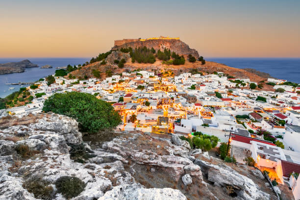 lindos, rhodes, îles grecques - lindos photos et images de collection