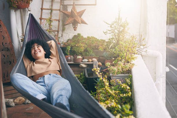 sentirse tan motivado para no hacer absolutamente nada hoy - hamaca fotografías e imágenes de stock