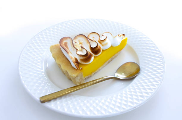 골드장식타르트 조각 - lemon meringue pie pie pastry crust portion 뉴스 사진 이미지