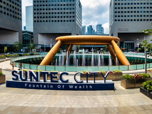фонтан богатства в сингапуре. - streetview стоковые фото и изображения