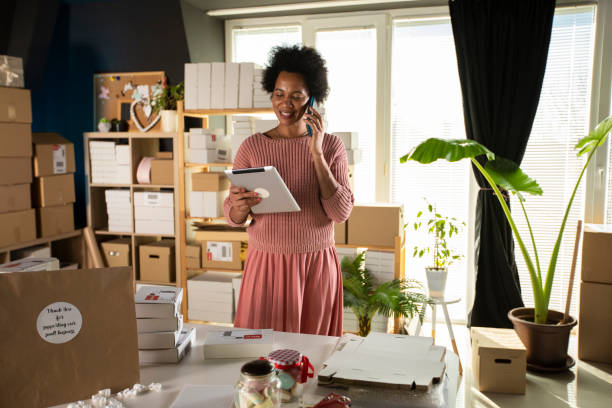 istock Scheduling packages for shipping over the phone 1301006387