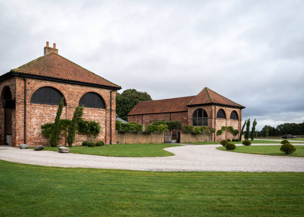 hazel gap stodoła czerwona cegła przekształcona wiejskich stodoły w nottinghamshire - barn conversion zdjęcia i obrazy z banku zdjęć