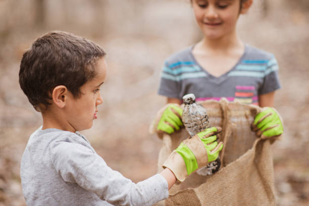 istock Thanks for holding the bag for me 1301041766