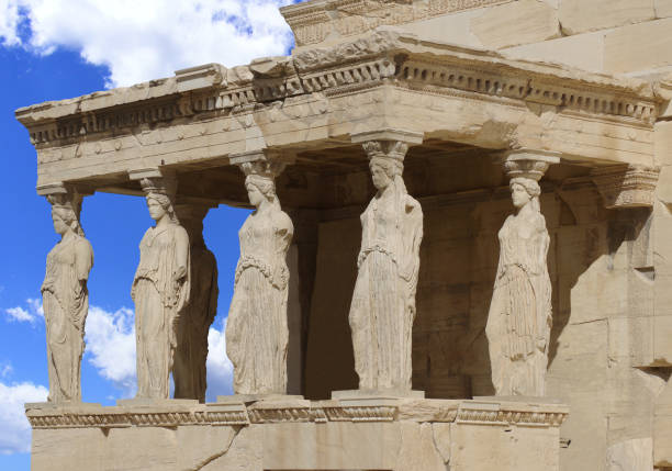 estátuas do antigo templo de atena erechtheion, grécia - the erechtheum - fotografias e filmes do acervo