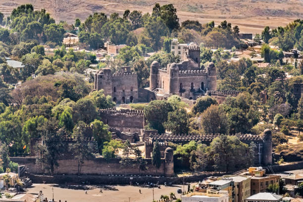 castello storico di fasilides a gondar, etiopia - travel ethiopia foto e immagini stock