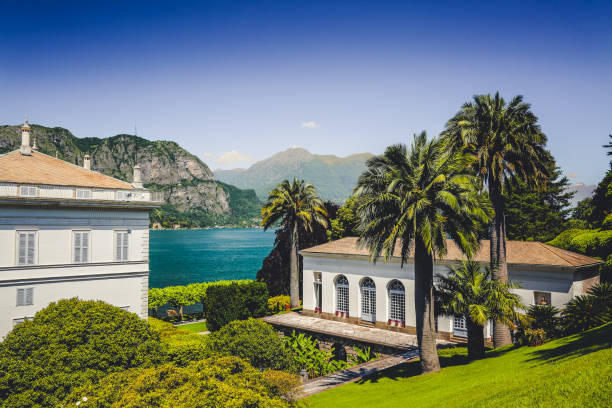 bellagio et lac de côme en italie - como mountain horizon landscape photos et images de collection