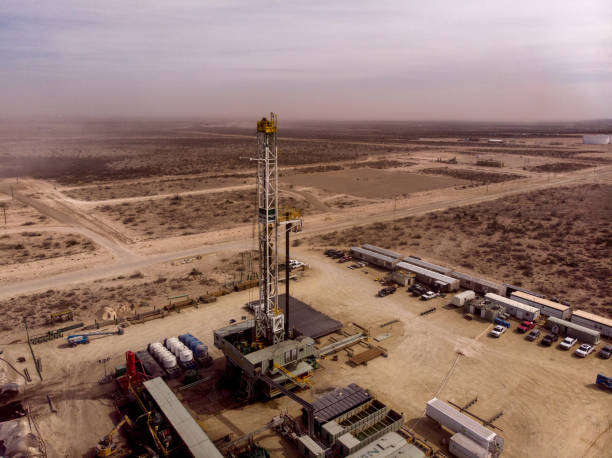 oil or gas drill fracking rig pad as the sun sets in the background,  new mexico - oil industry industry new mexico oil drill imagens e fotografias de stock